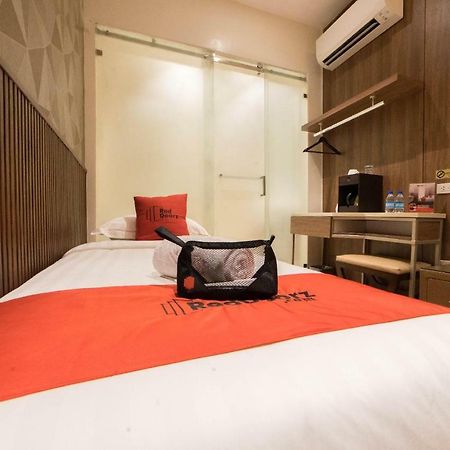 Reddoorz Premium @ South Triangle Quezon City Exterior photo