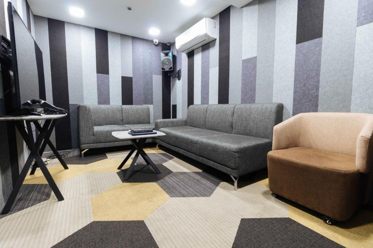 Reddoorz Premium @ South Triangle Quezon City Exterior photo