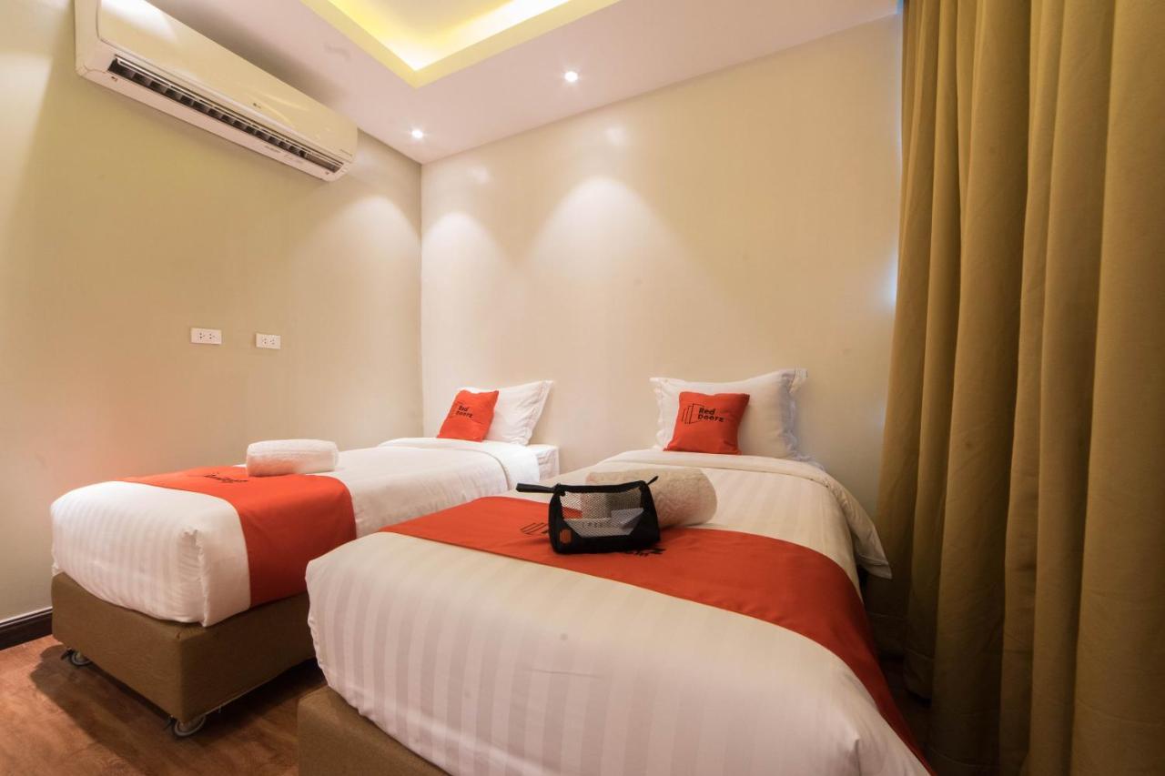Reddoorz Premium @ South Triangle Quezon City Exterior photo