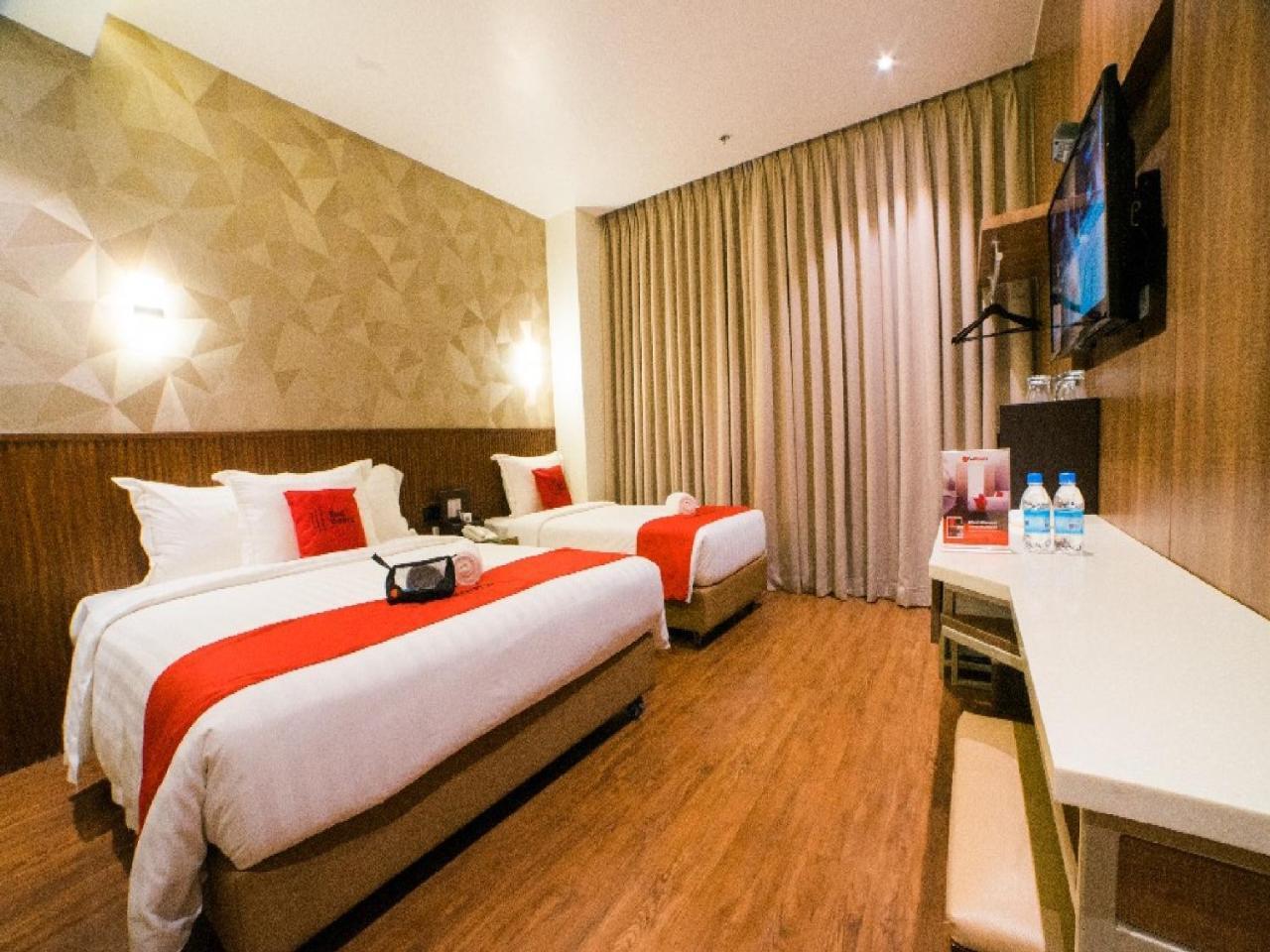 Reddoorz Premium @ South Triangle Quezon City Exterior photo