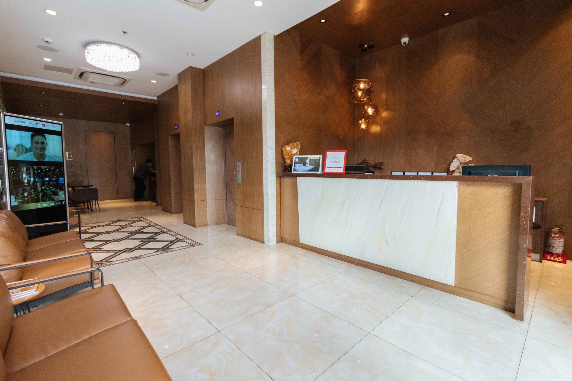 Reddoorz Premium @ South Triangle Quezon City Exterior photo