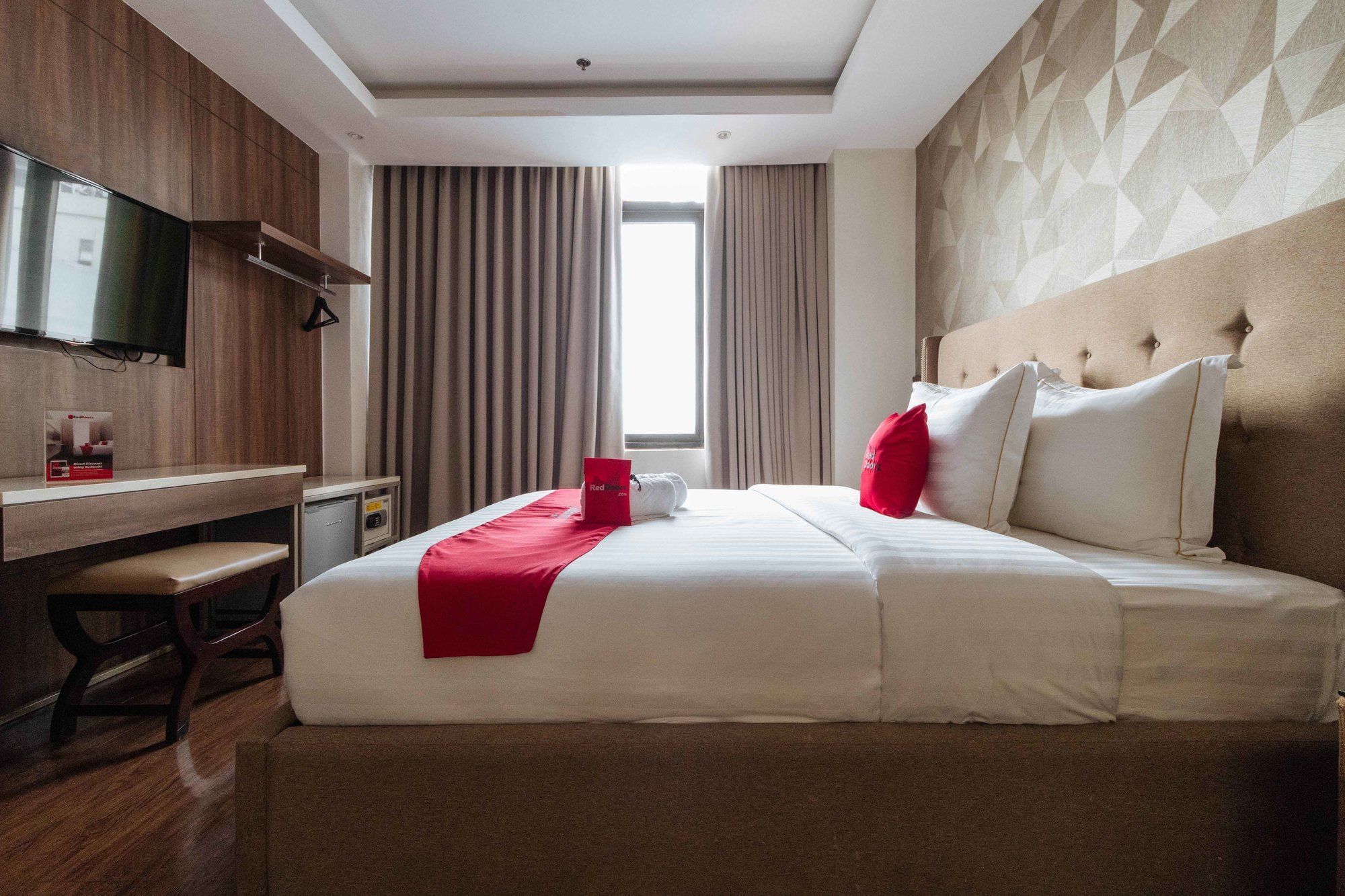 Reddoorz Premium @ South Triangle Quezon City Exterior photo
