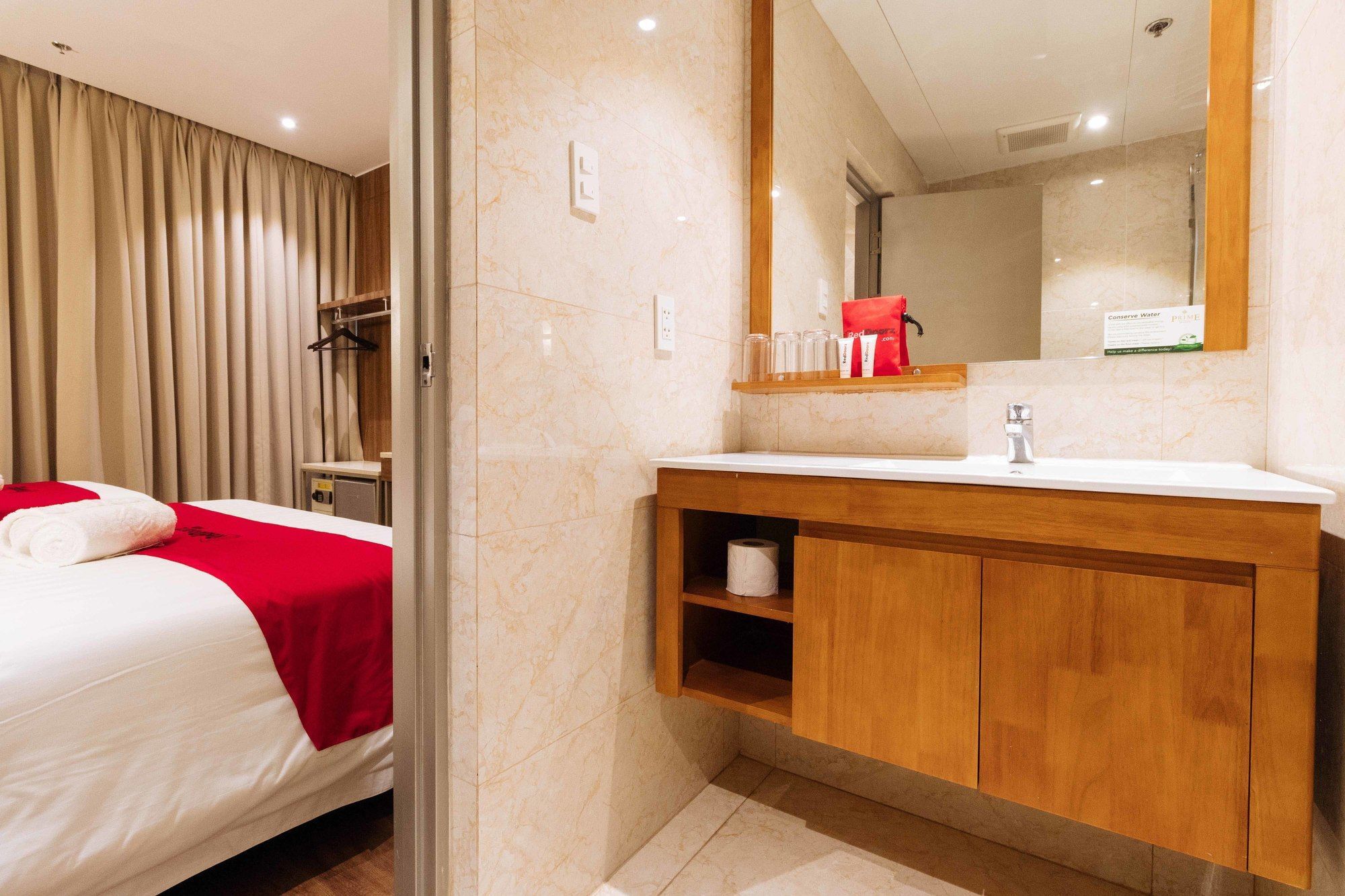 Reddoorz Premium @ South Triangle Quezon City Exterior photo