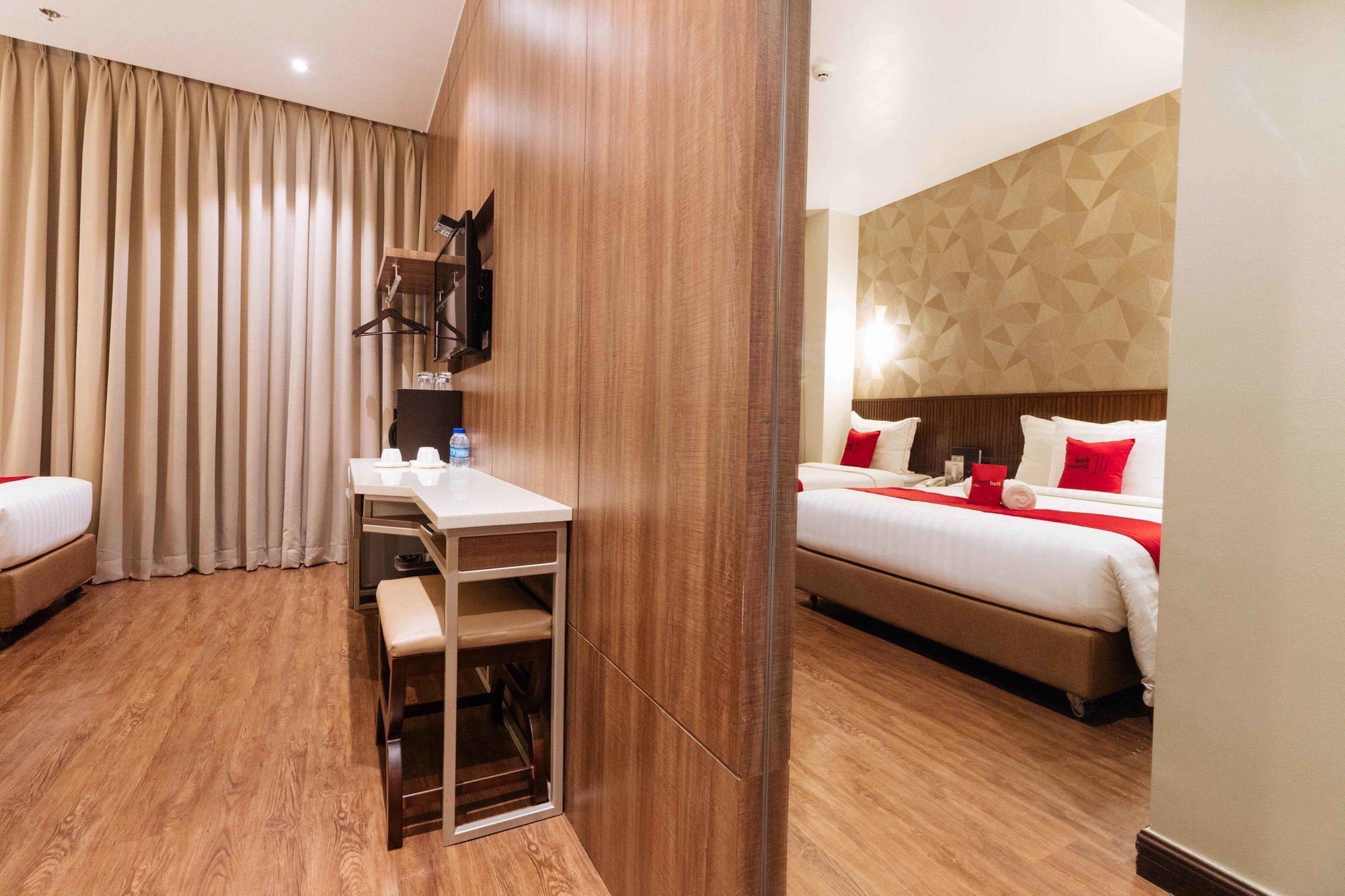 Reddoorz Premium @ South Triangle Quezon City Exterior photo