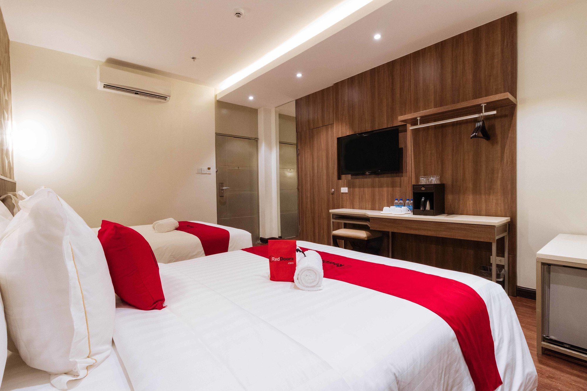 Reddoorz Premium @ South Triangle Quezon City Exterior photo