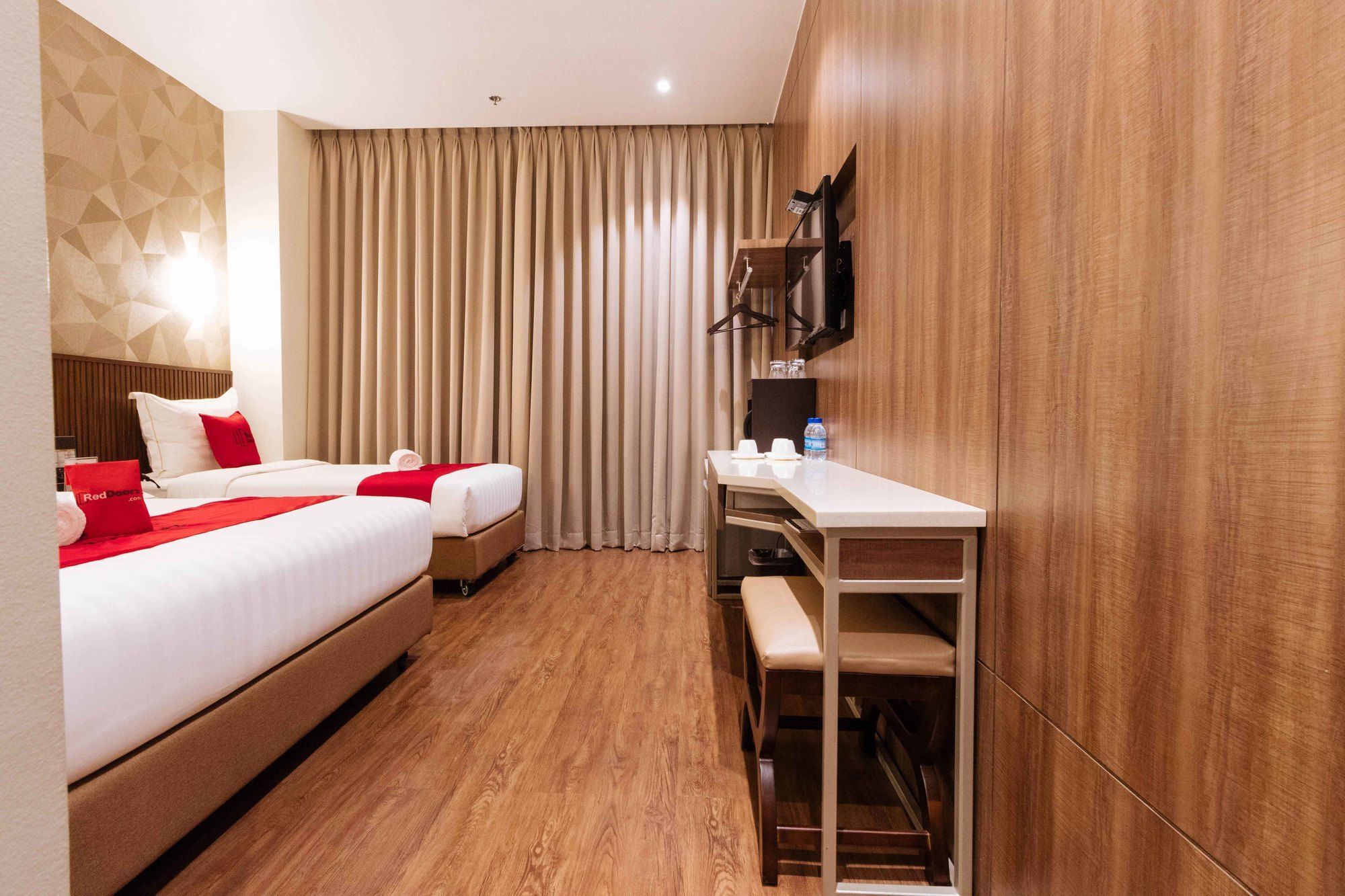Reddoorz Premium @ South Triangle Quezon City Exterior photo